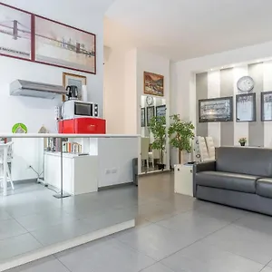 S. Ambrogio Square Apartment